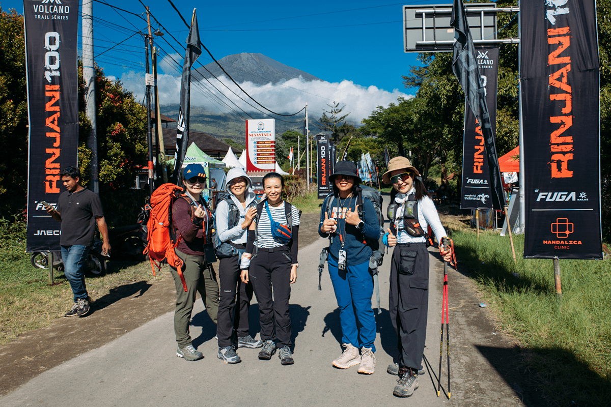 group vs private trekking