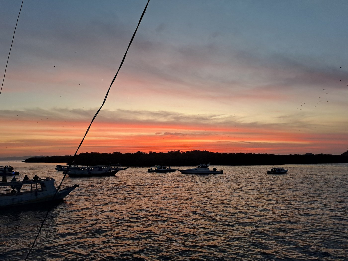 sunset tour labuan bajo