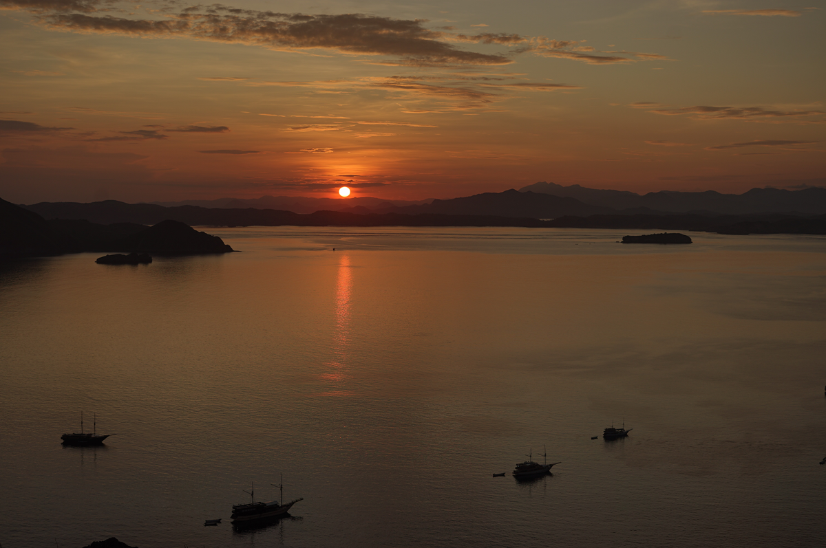 sunset tour labuan bajo