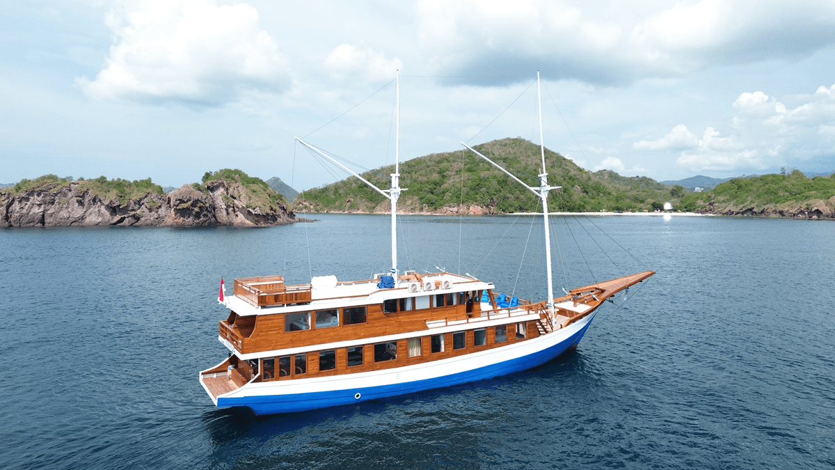 komodo island liveaboard adventure