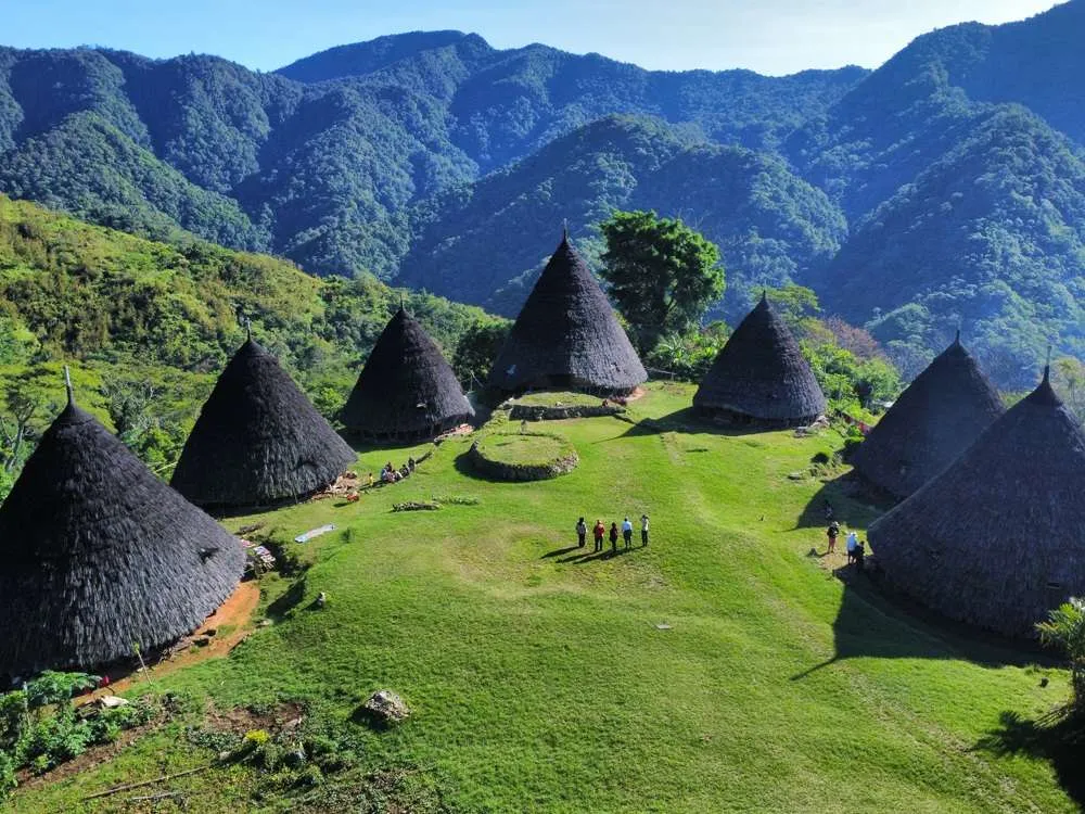 labuan bajo tour activities