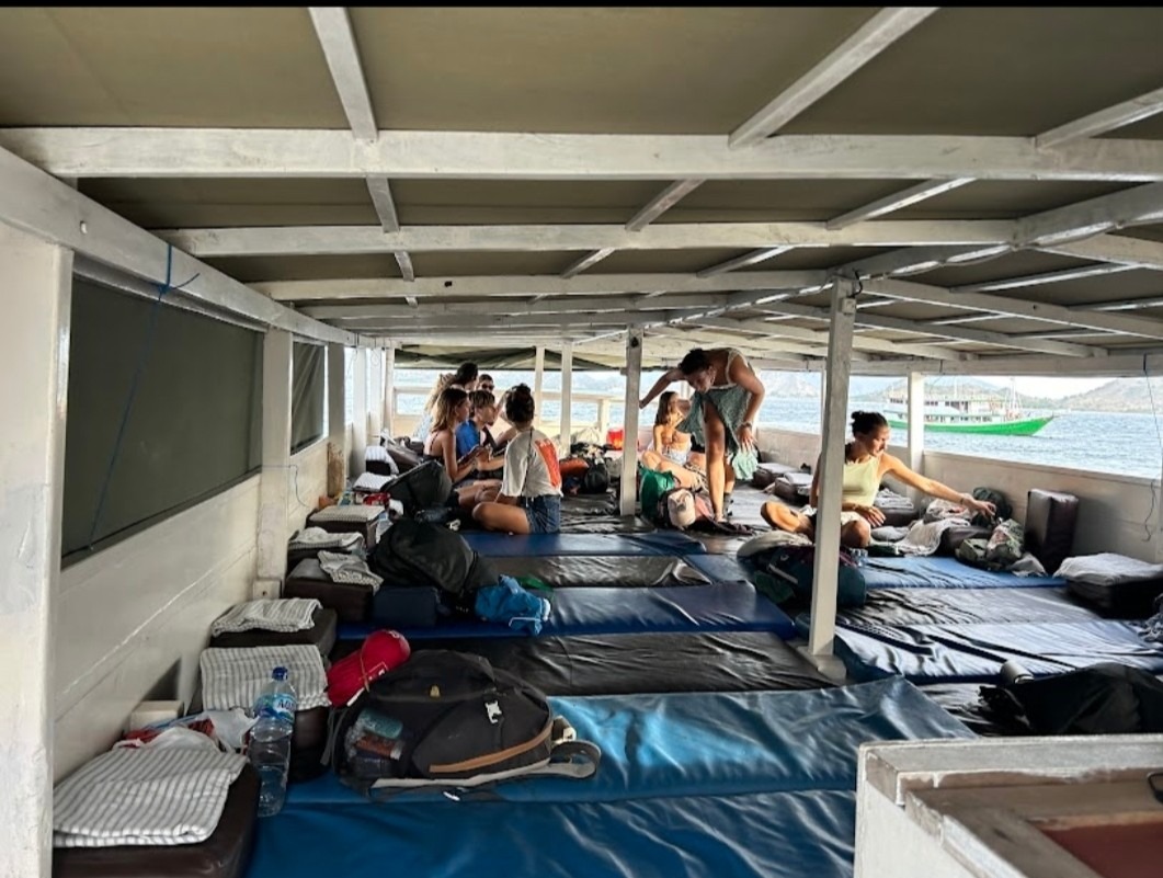 share deck boat room
